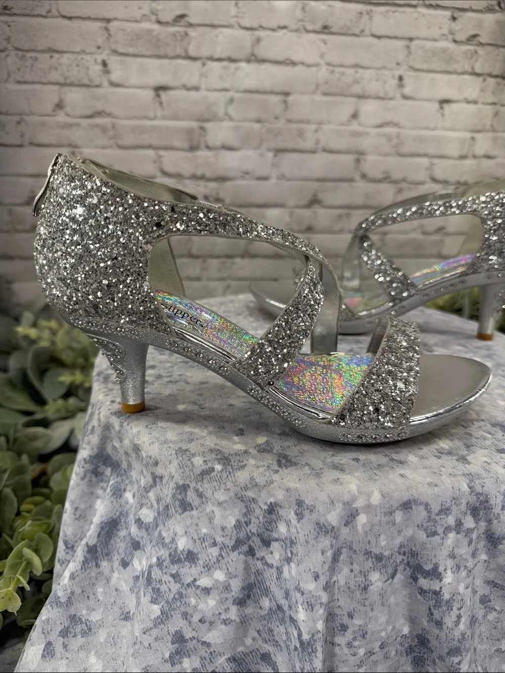 SILVER SLIPPER “Chloe” Silver Glitter Open-Toe Strappy Fashion Heels Girls 4M